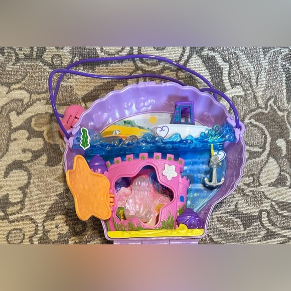 Polly Pocket Tiny Power Seashell Purse. - Picture 3 of 16